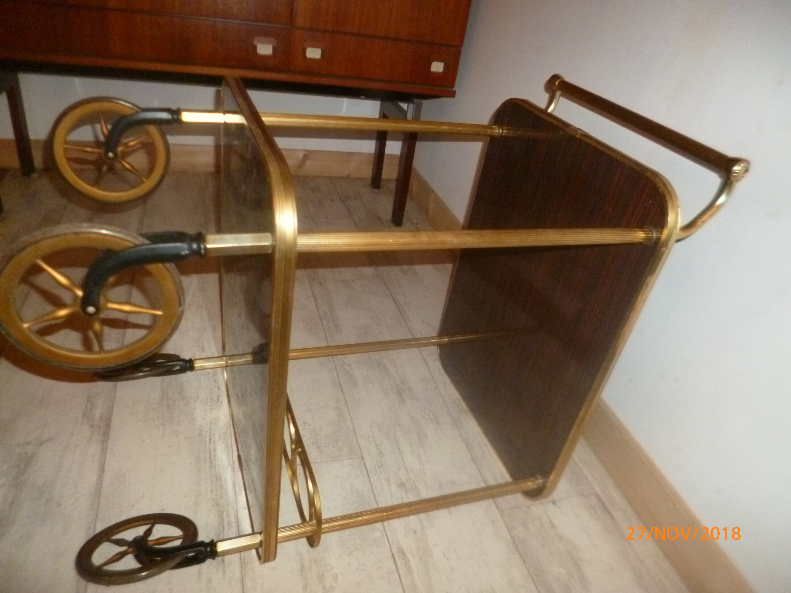 Serving table 1960