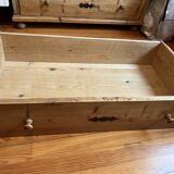 Pant chest of drawers