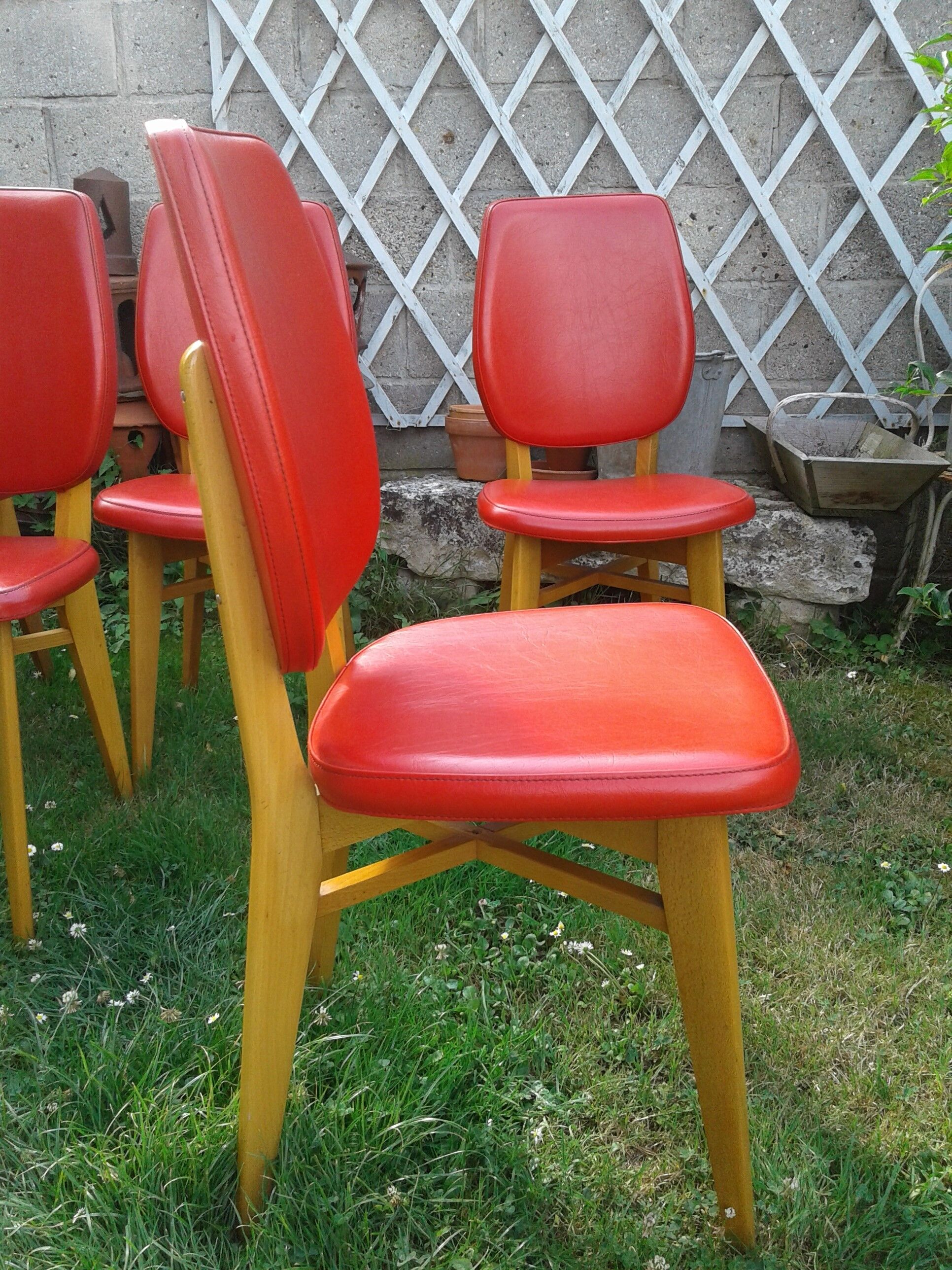 Set of 6 chairs in wood covered with red skai