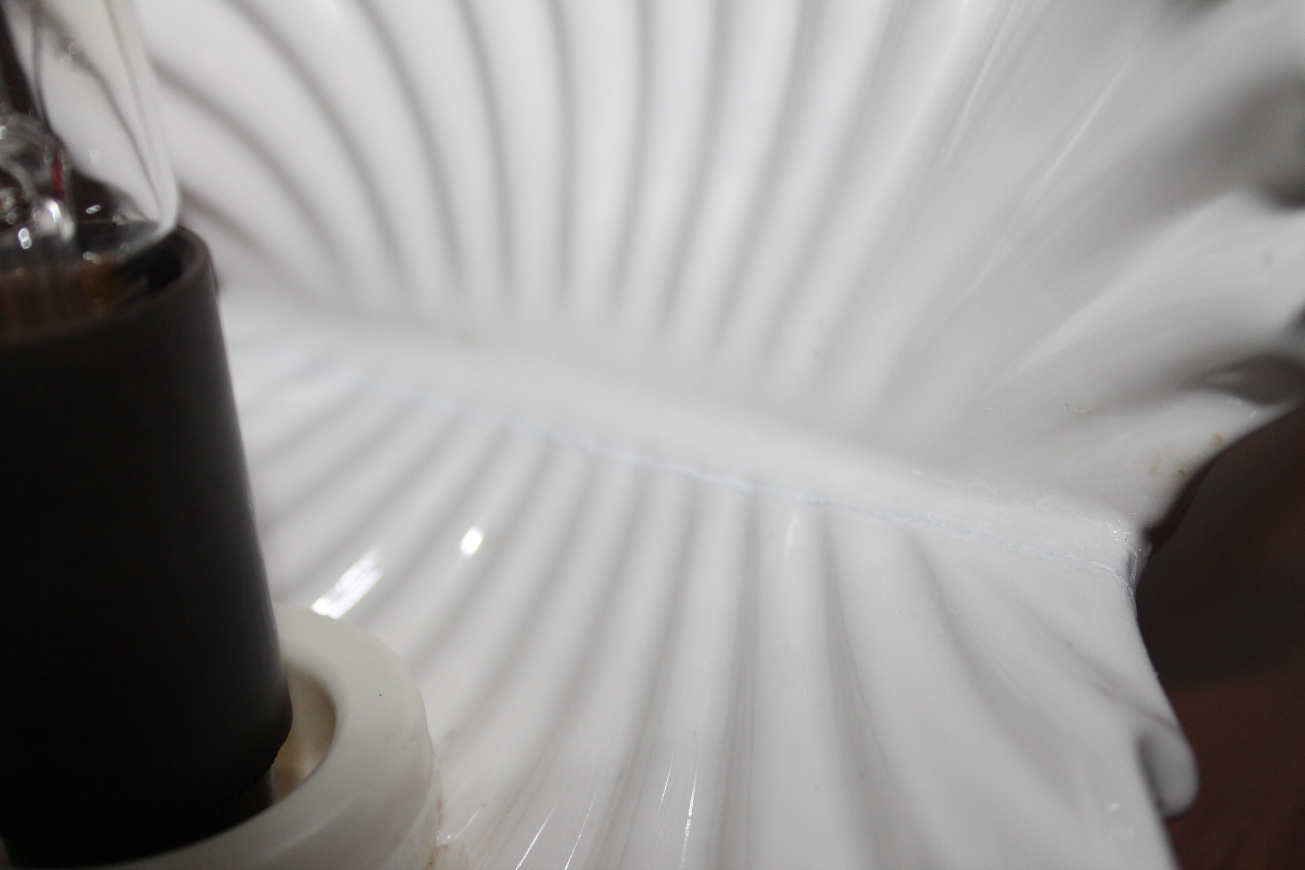 Vintage ceramic shell lamp