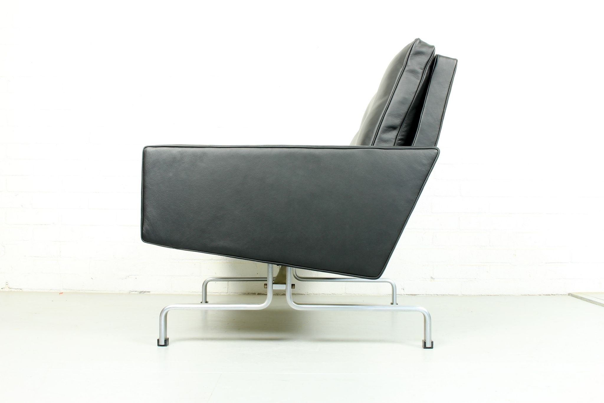 Set 2 vintage PK31/1 Lounge Chair & PK61 Coffee Table by Poul Kjaerholm for E. Kold Christensen