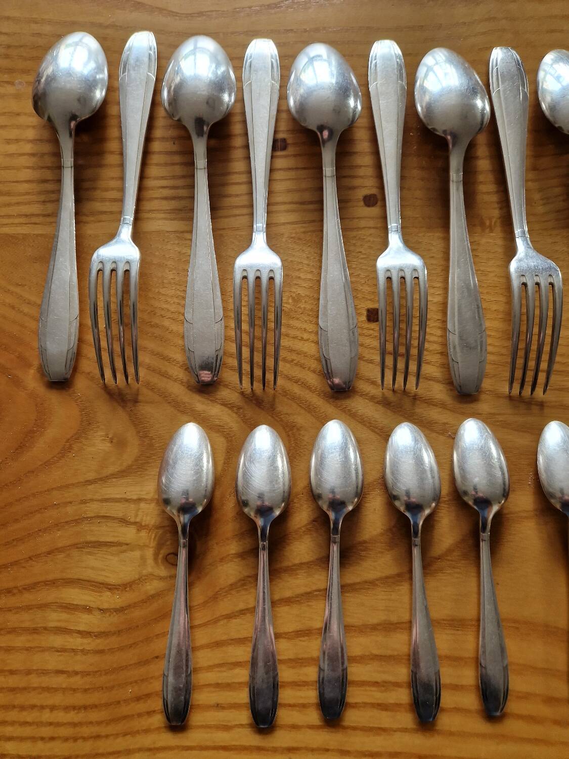 Apollo 12-piece silver-plated cutlery set