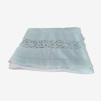 Drap brodé ancien