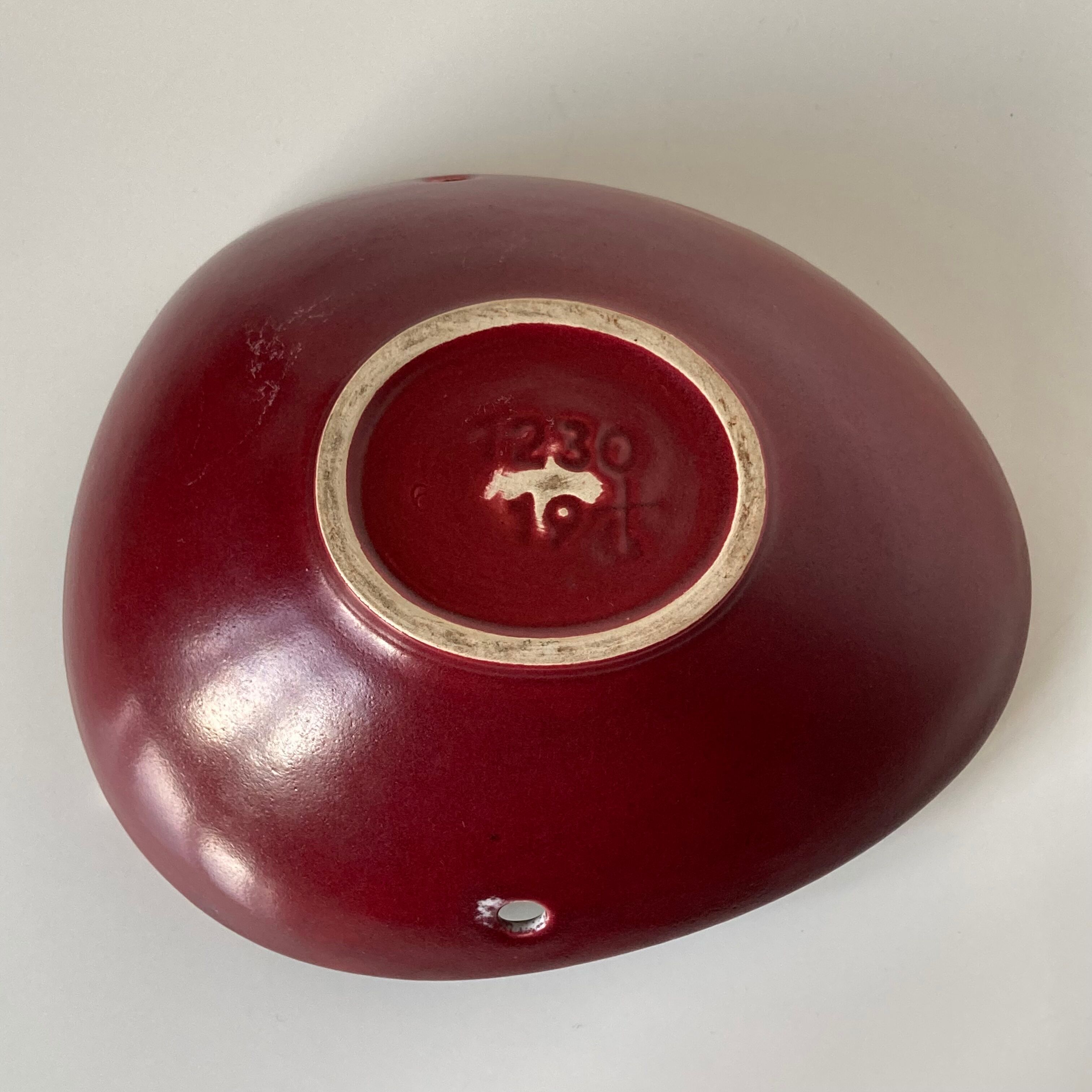 Earthenware pocket tray, red covered and foam with gilding