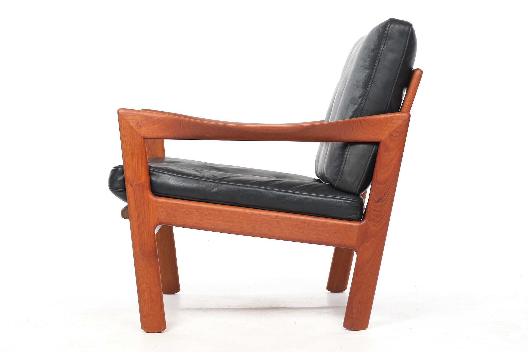 Armchair by Illum Wikkelsoe, leather and teak, vintage, 1960. Renewed belts.