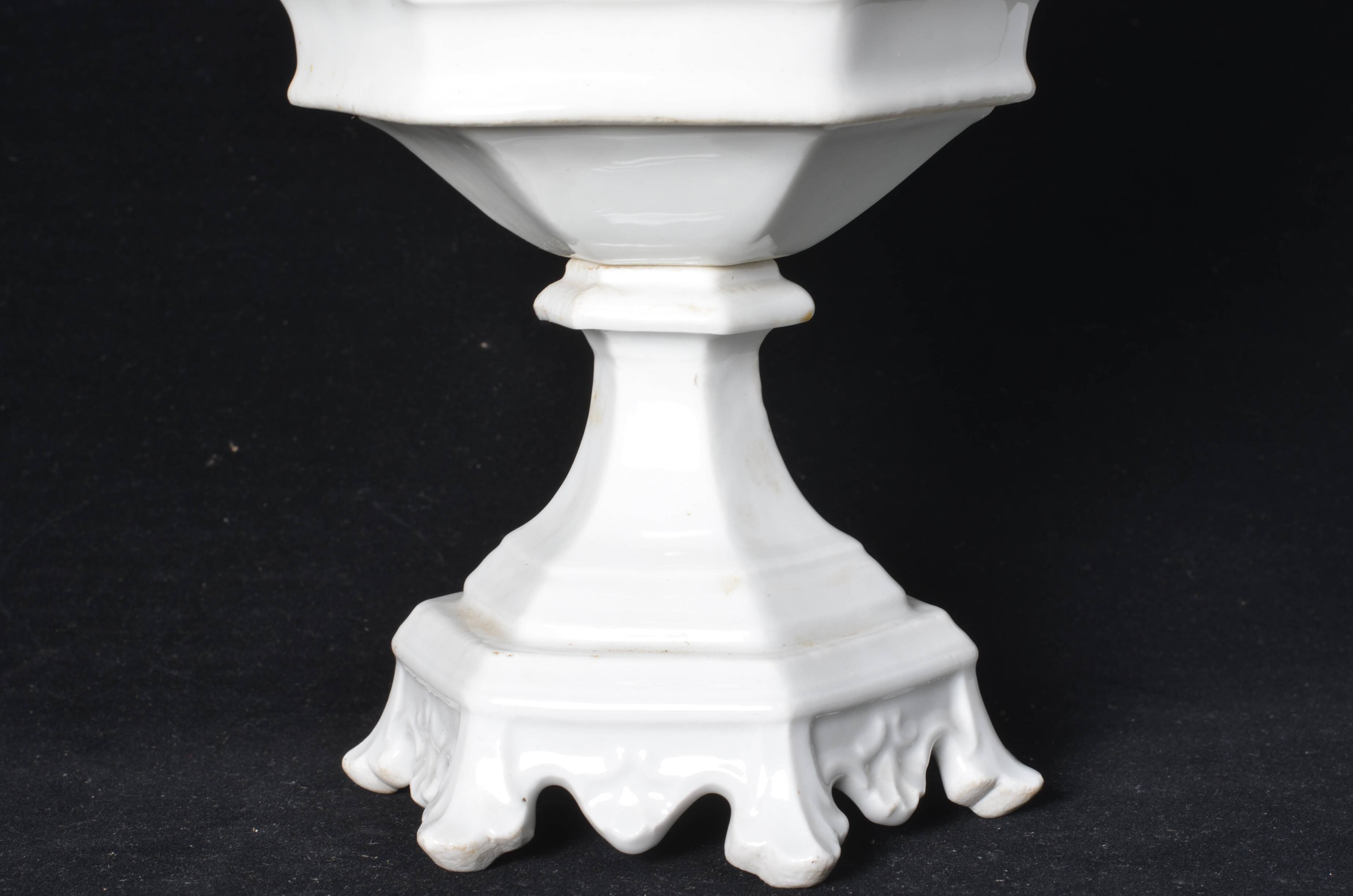 Coupe corbeille en porcelaine de Paris