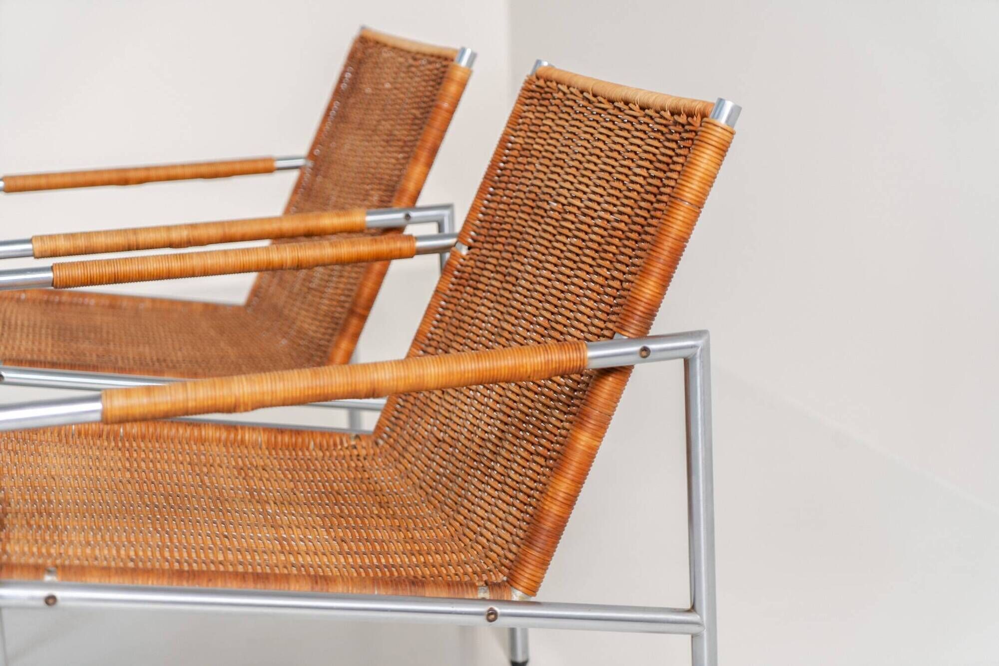 Early pair of modernist “SZ01” arm chairs by Martin Visser for Spectrum