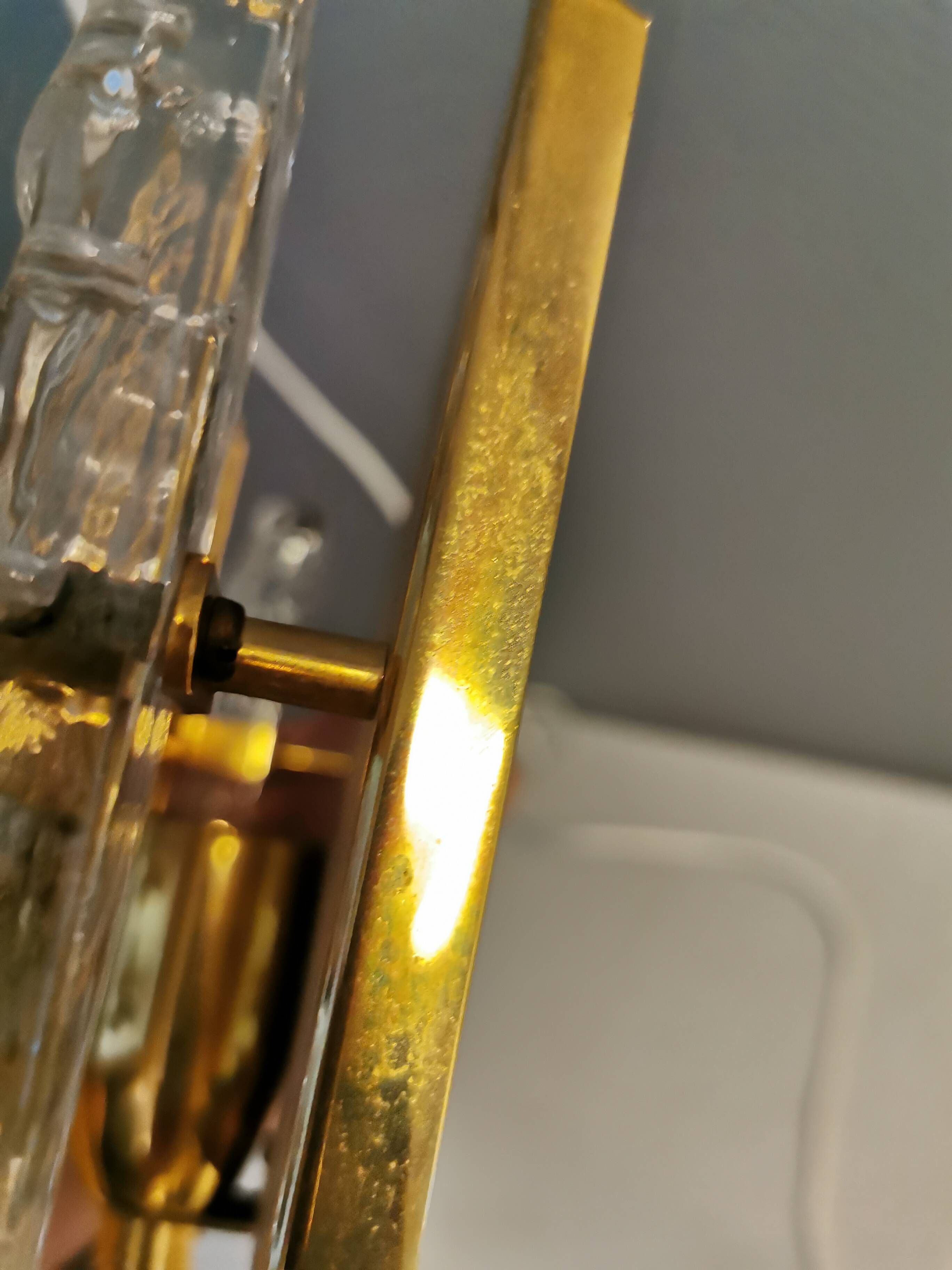 Belle applique suédoise en verre cristal pressé, laiton et métal doré