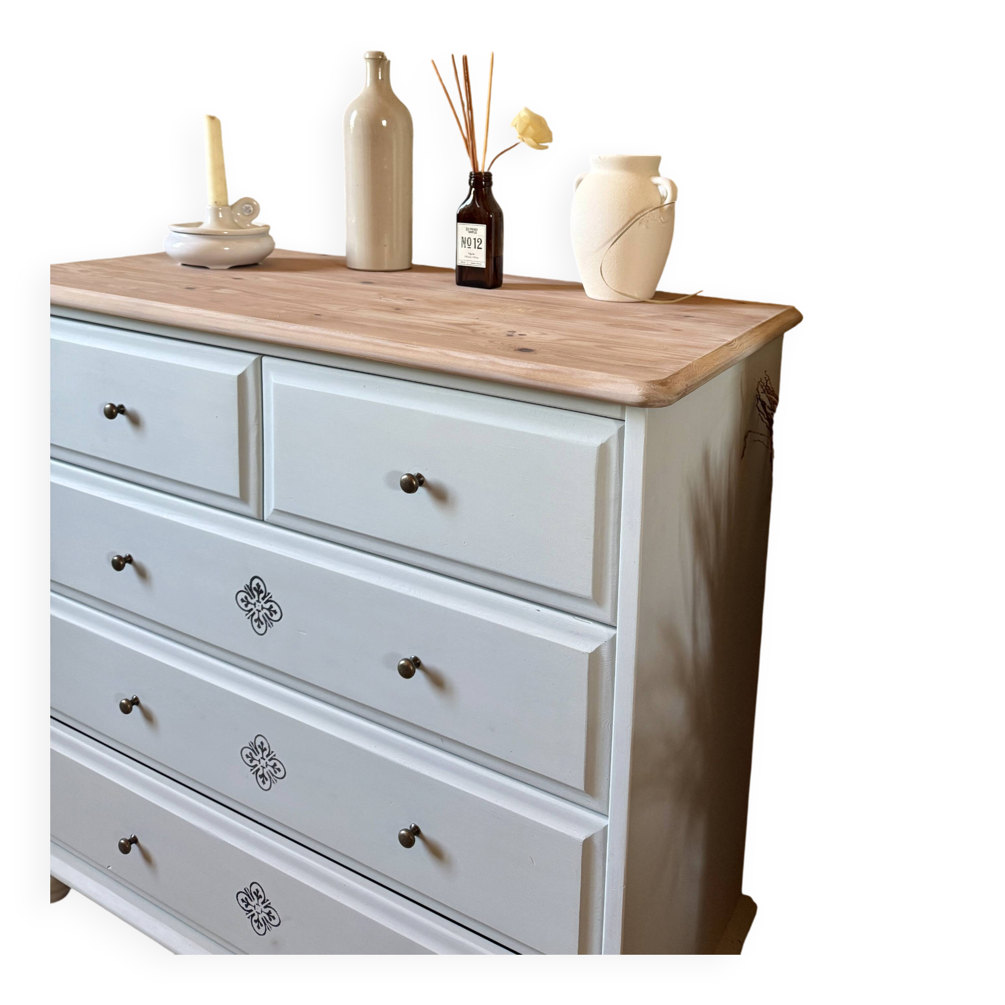 Chest of drawers