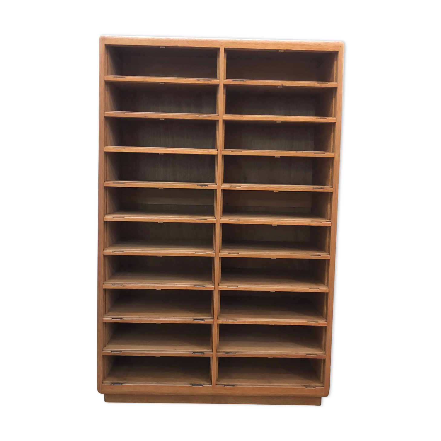 Locker cabinet