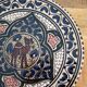 Assiette décorative tunisienne vintage peinte à la main avec chameau, grès orné