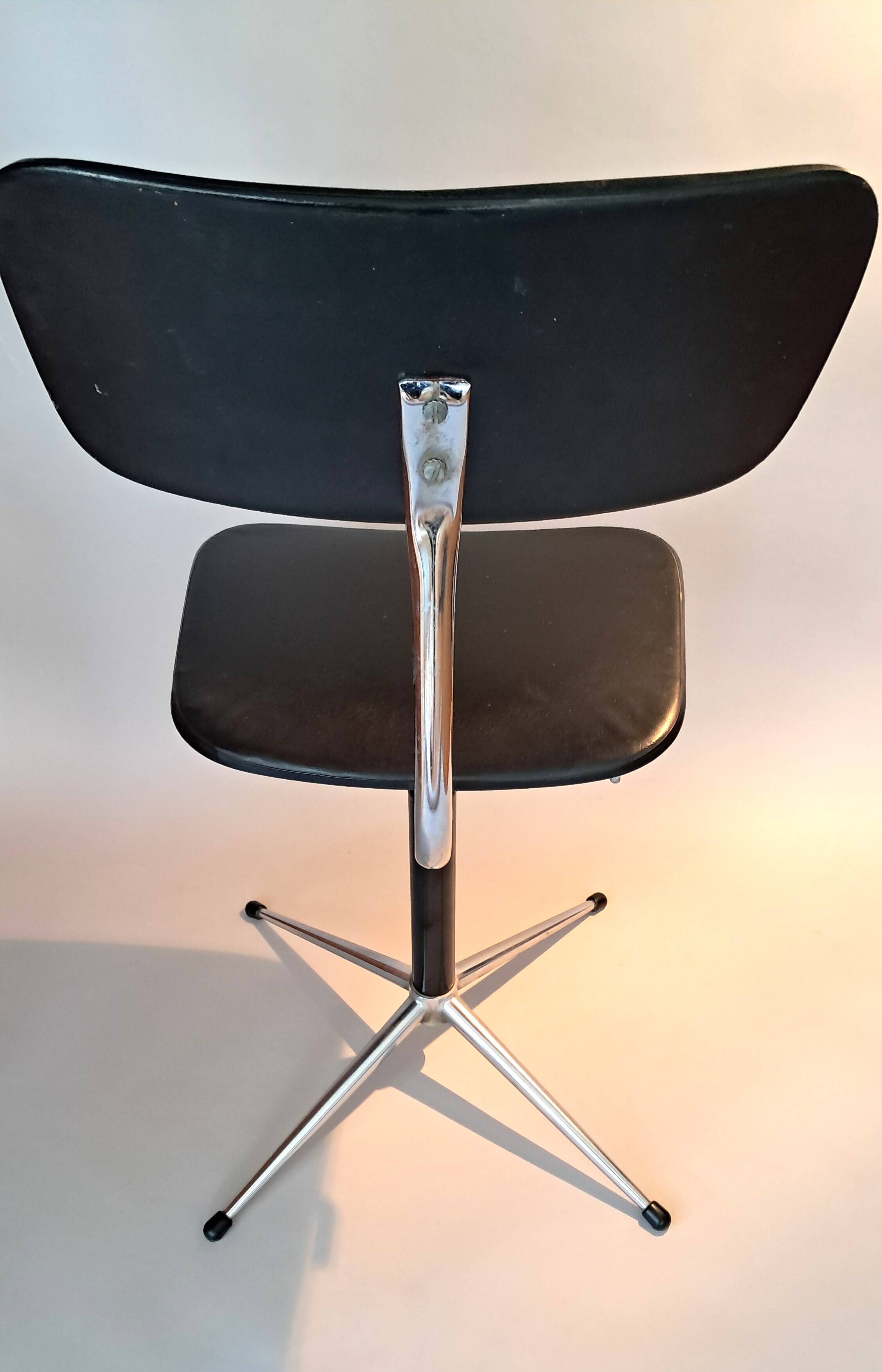 Vintage workshop chair in faux leather from the 1950s/1960s.
