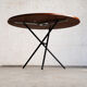Table ronde élévatrice par Jürg Bally