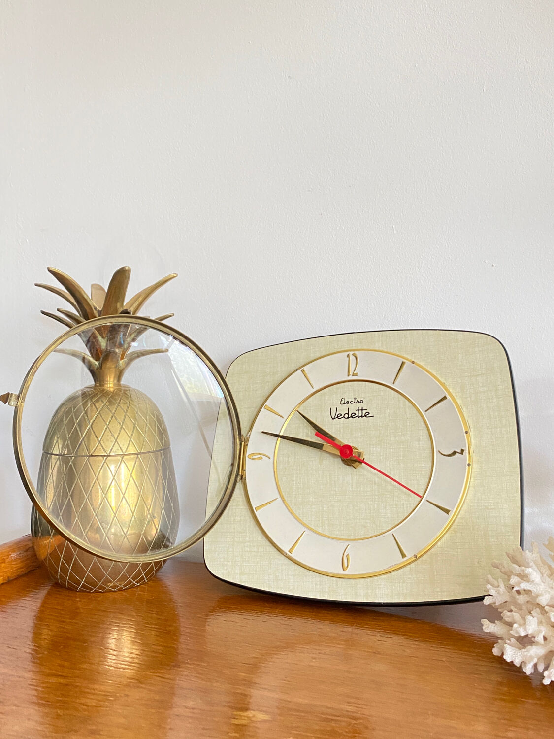 Wall clock Vintage Featured
