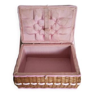 Sewing box, rattan worker and pink scoubidou