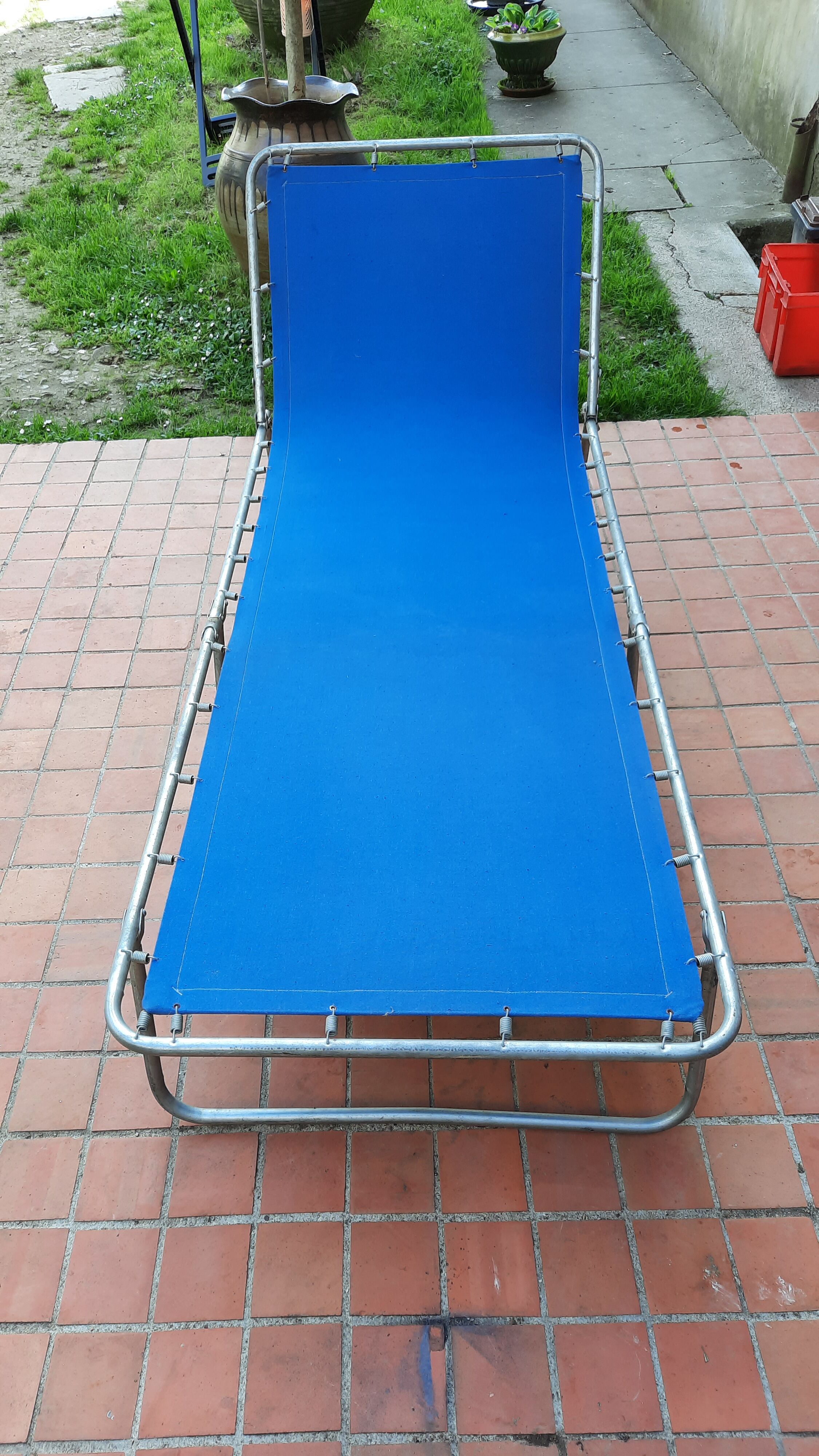 Folding sunbed deckchair