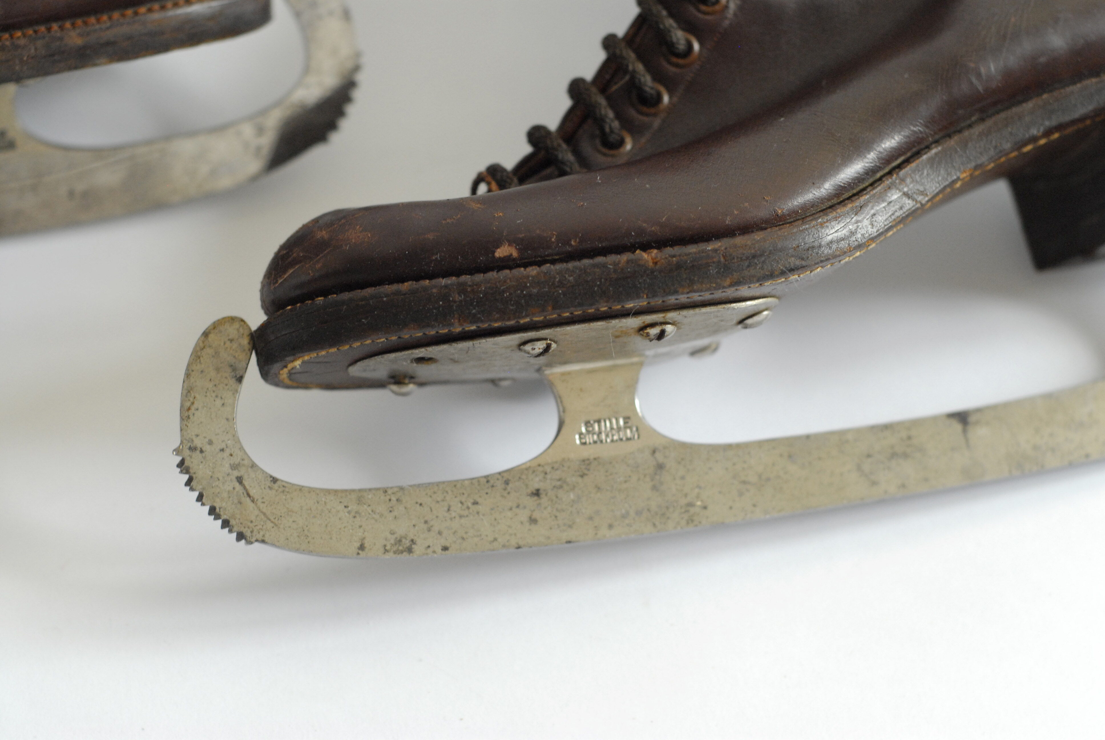 Pair of ice skates vintage with ankle boots leather brown-blade Stille Stockholm 30/40 years