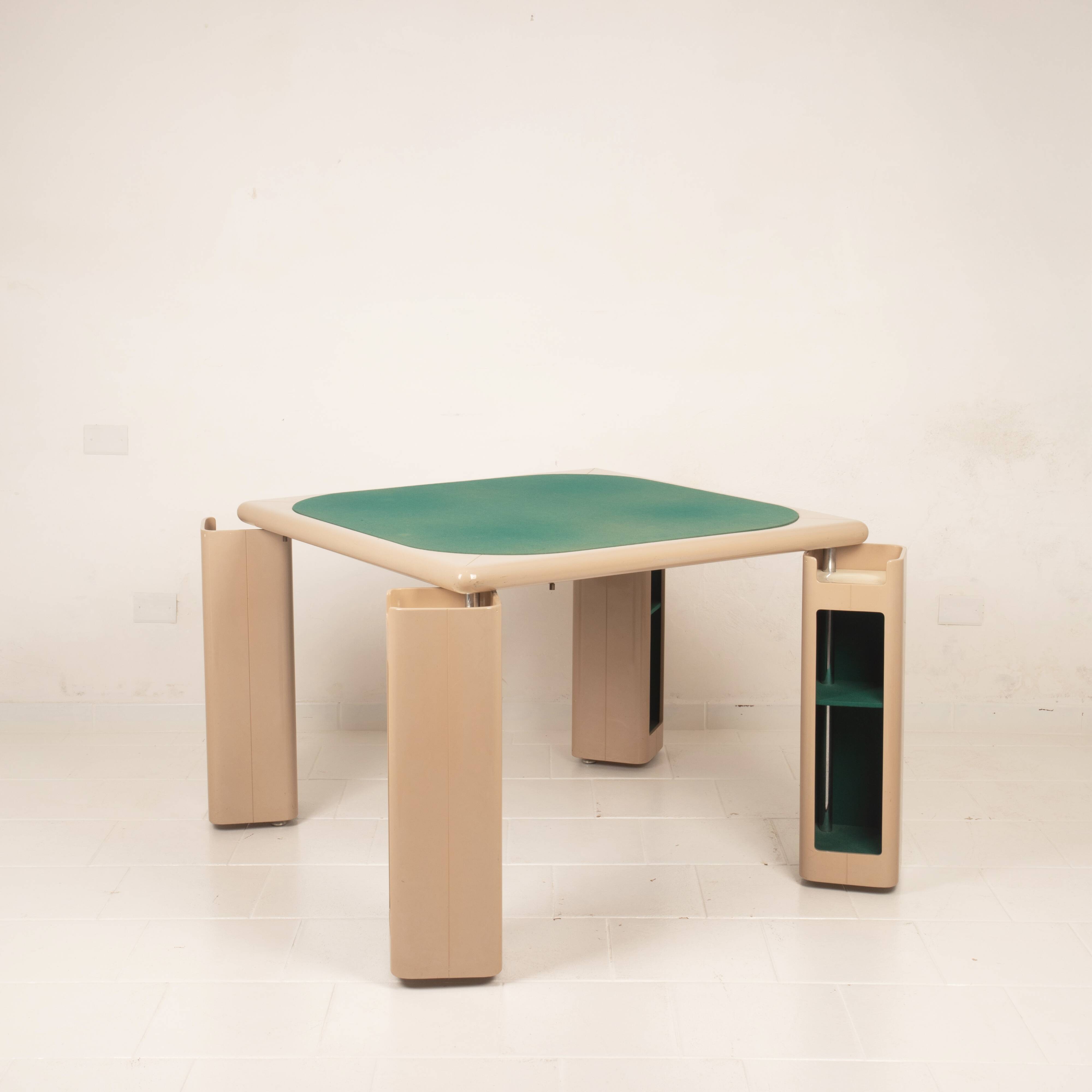 Pierluigi Molinari Lacquered Wood and Green Felt Game Table for Pozzi 1970