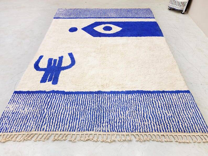 Traditional handmade Moroccan Berber rug size 150 x 250 cm