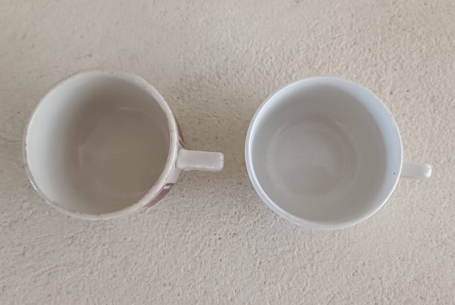 2 tasses terre de fer dépareillées