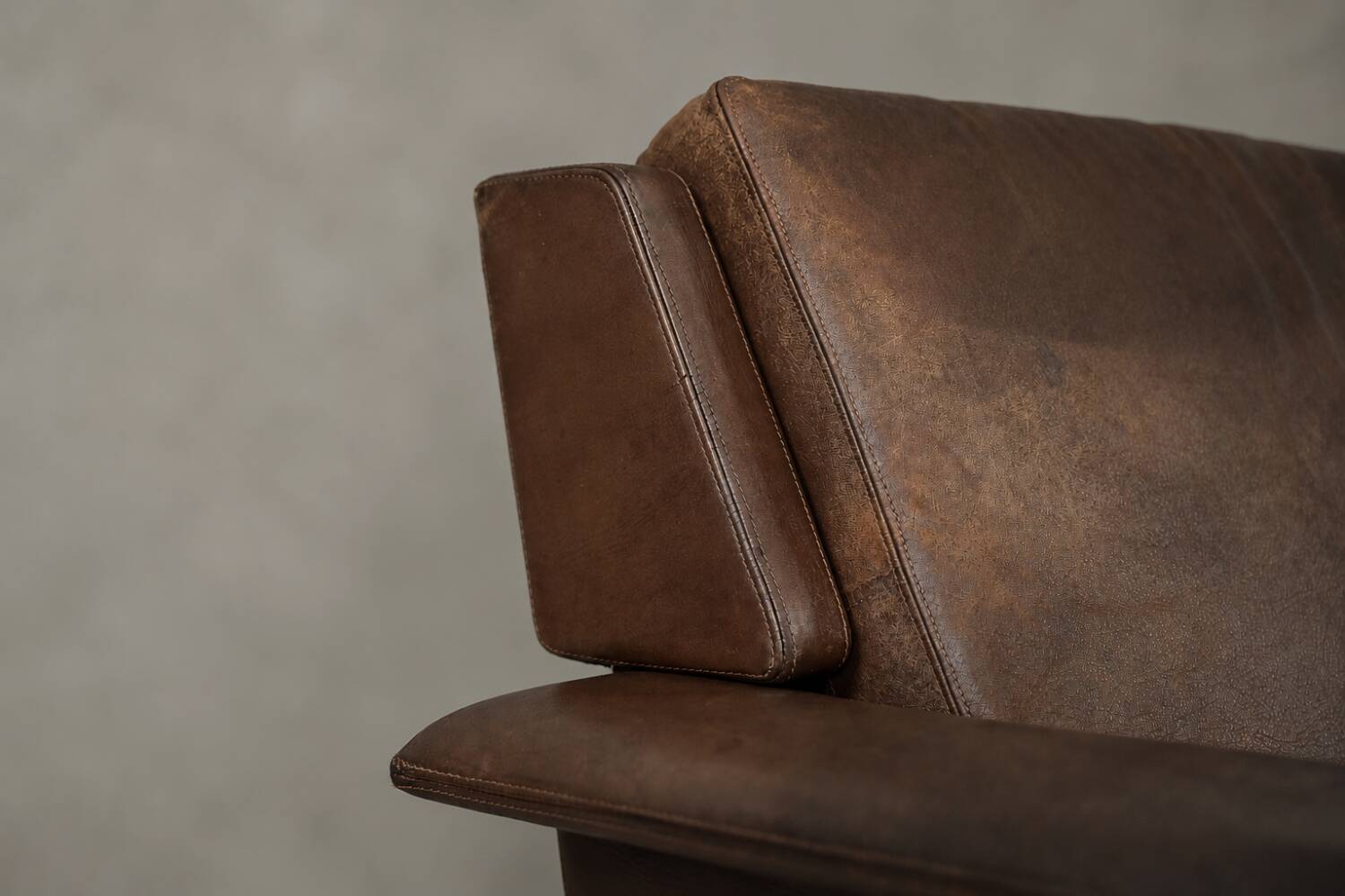 Mid-Century Danish Modern 2-Seater Brown Leather Sofa 3330 by  Arne Vodder