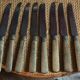 Lot 8 couteaux anciens manches en bois