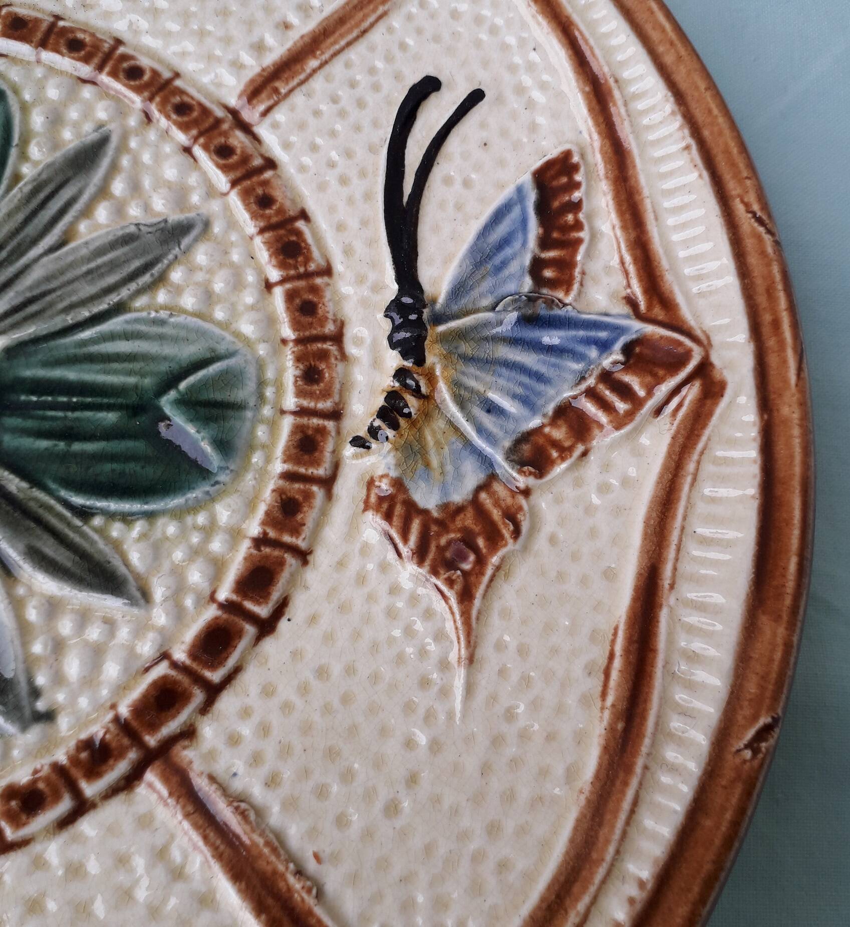 Assiette en barbotine Wasmuël