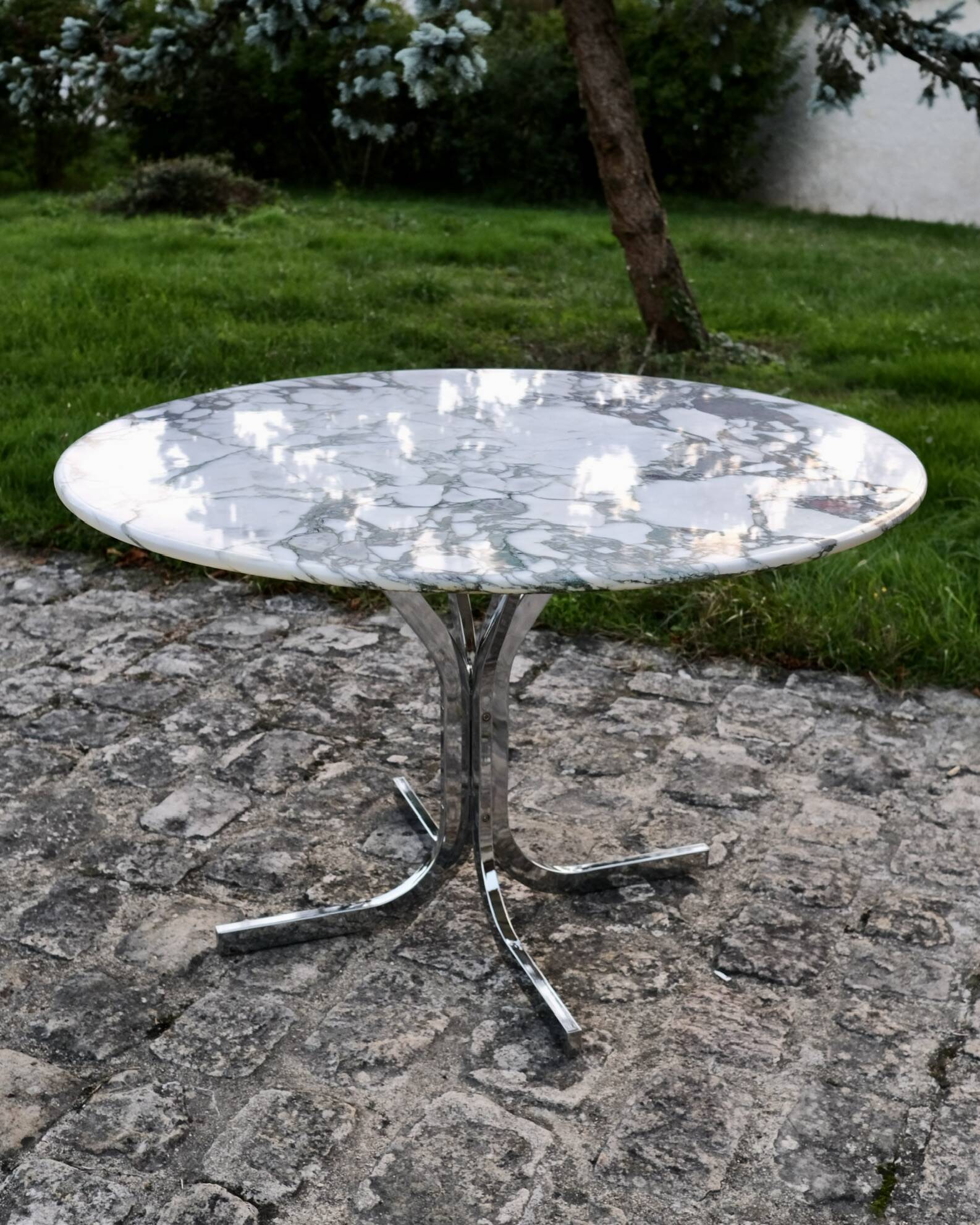 Medici Breccia marble dining table, Italy, 1970s