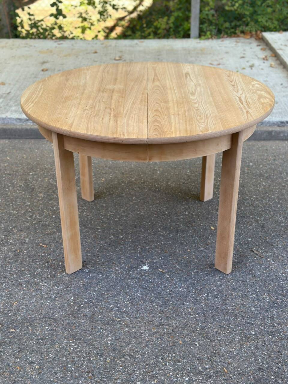 Table ronde extensible scandinave en bois clair décapé rallonge intégrée 19
