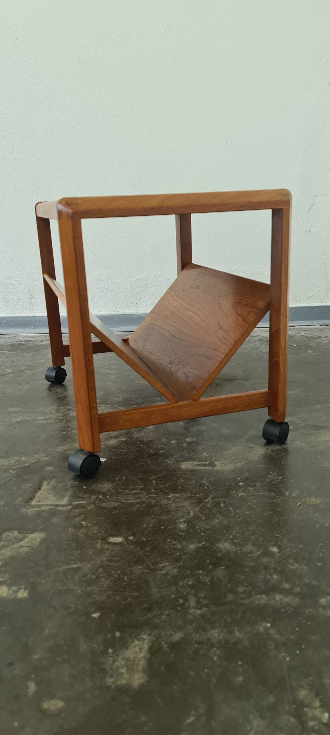 Vintage teak Danish design magazine trolley/side table  by Aksel Kjersgaard