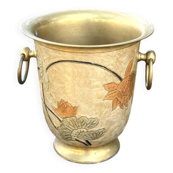 Seau à champagne en laiton cloisonné vintage avec des fleurs de lotus et une poignée.