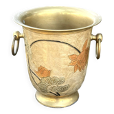 Seau à champagne en laiton cloisonné vintage avec des fleurs de lotus et une poignée.