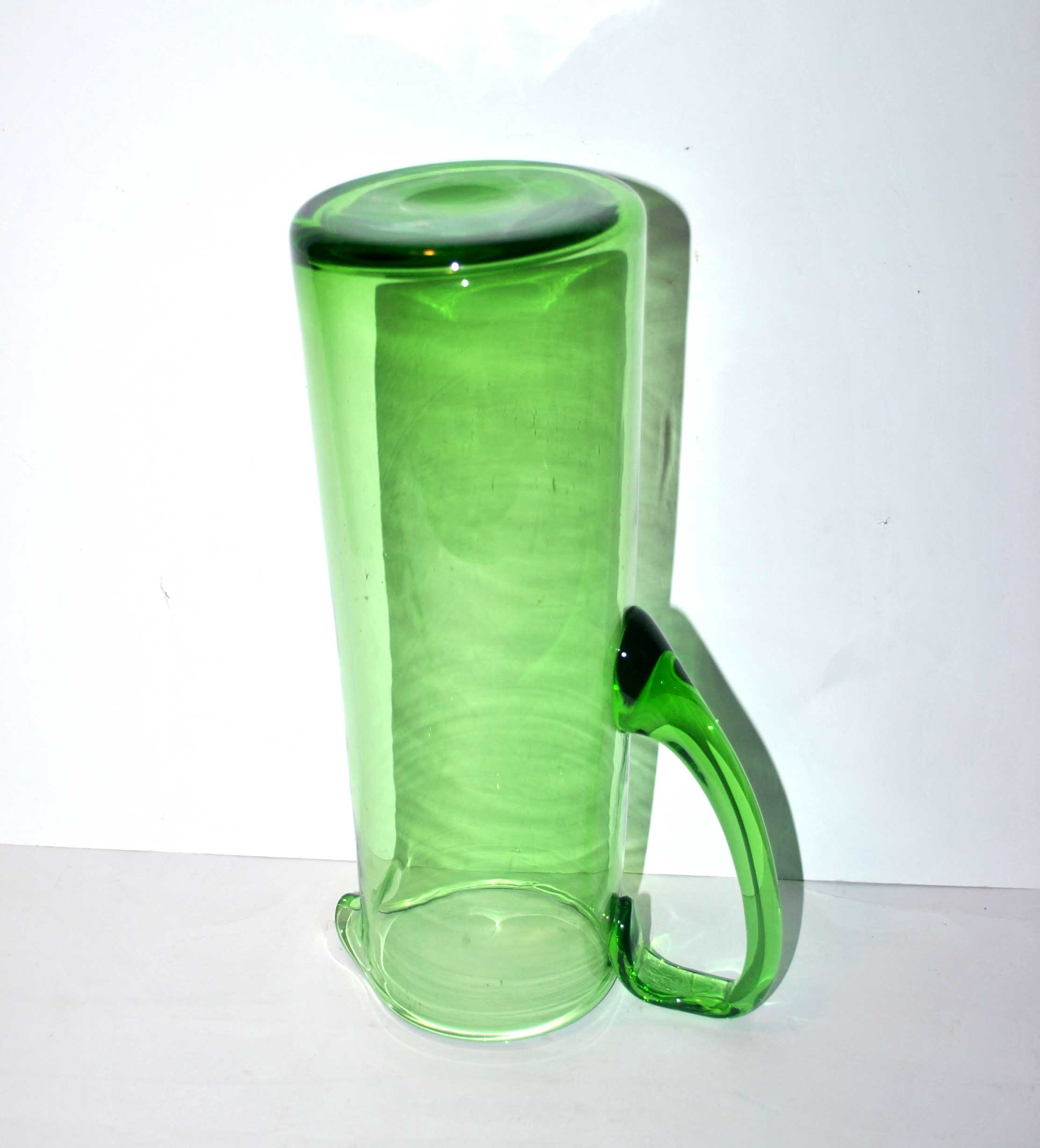 Pichet à orangeade vintage en verre uranifère soufflé vert dichroïque - Broc ouraline