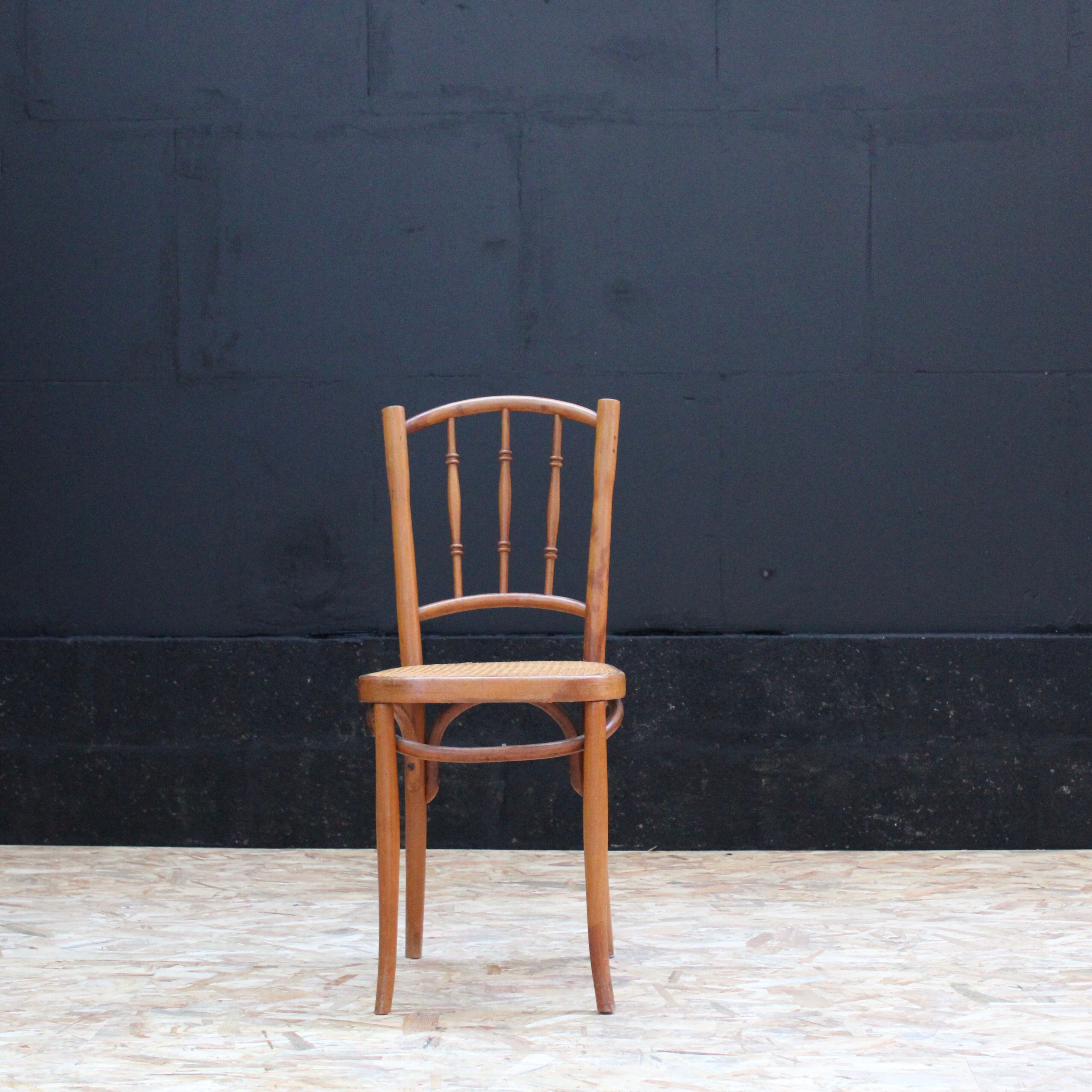 Canned chair
