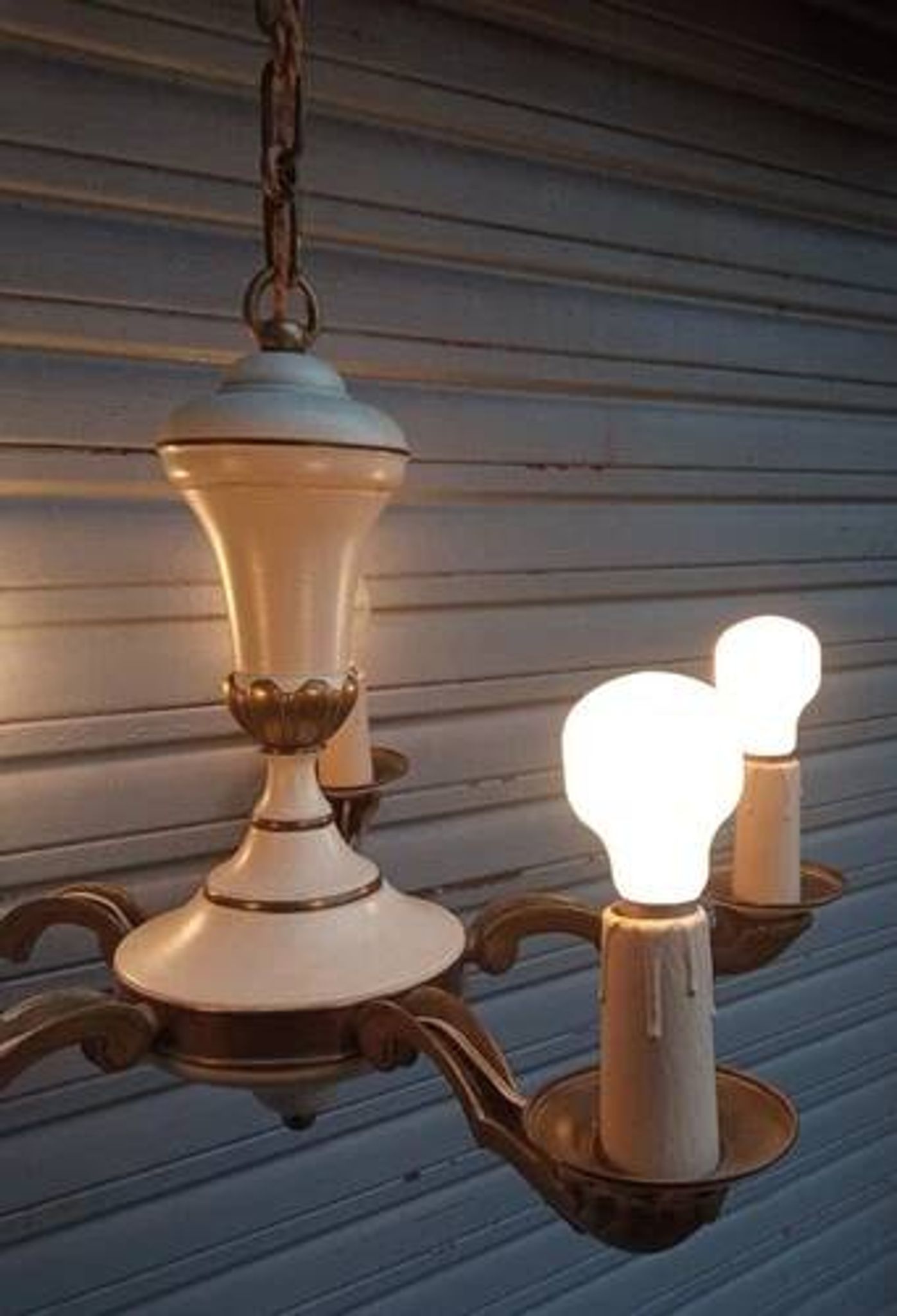 Rare chandelier with 5 lights in bronze and lacquered brass - Circa 1940 - in working condition.