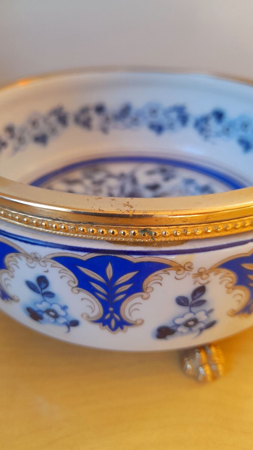 Porcelain and brass empty pocket