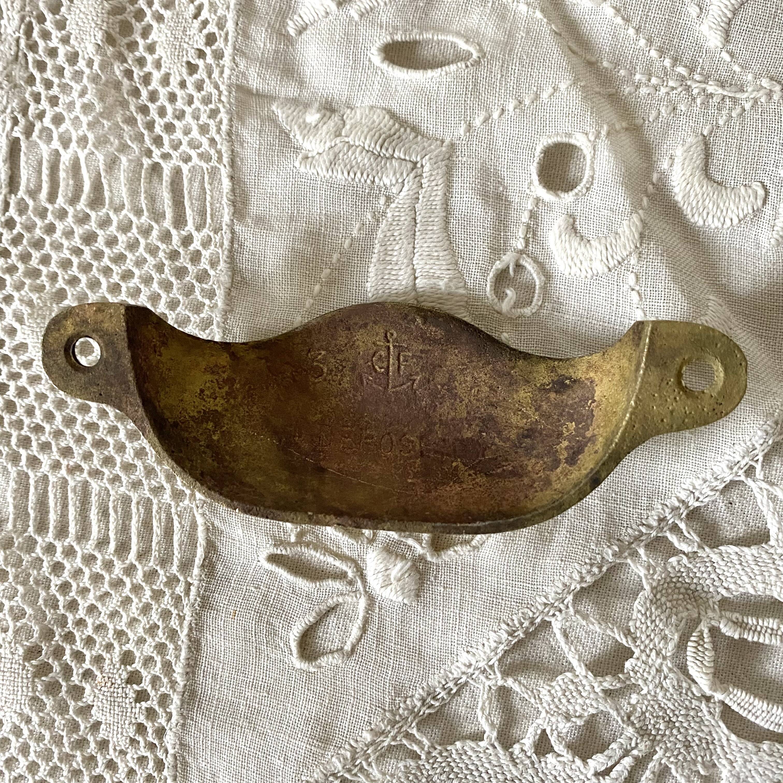 Old shell drawer handle in gilded brass