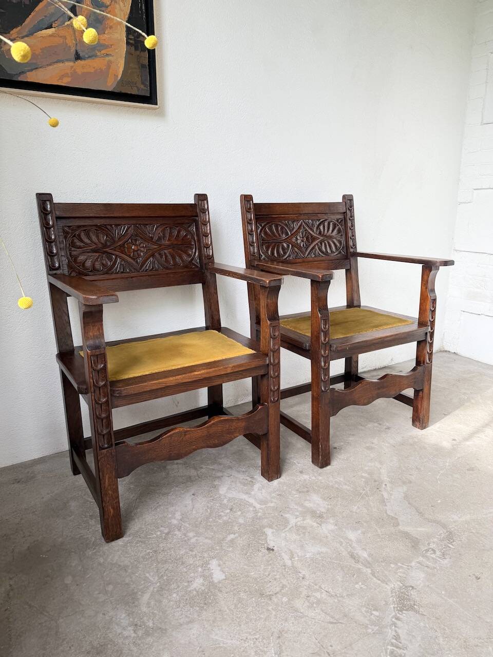 Paire de fauteuils style espagnol bois sculpté 1900