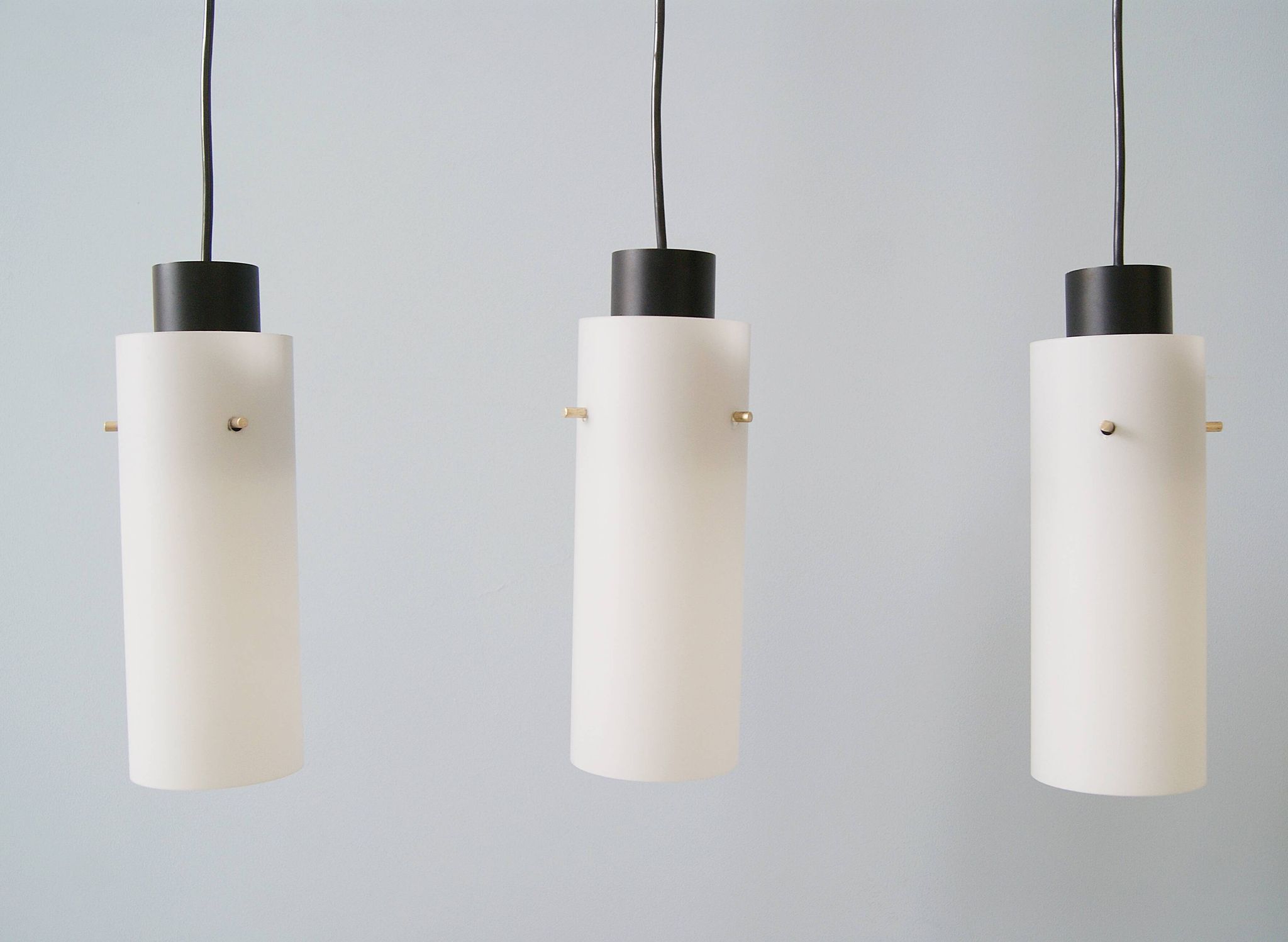 Three-arm pendant lamp made of opaline glass and metal, cascade lamp, minimalist lighting