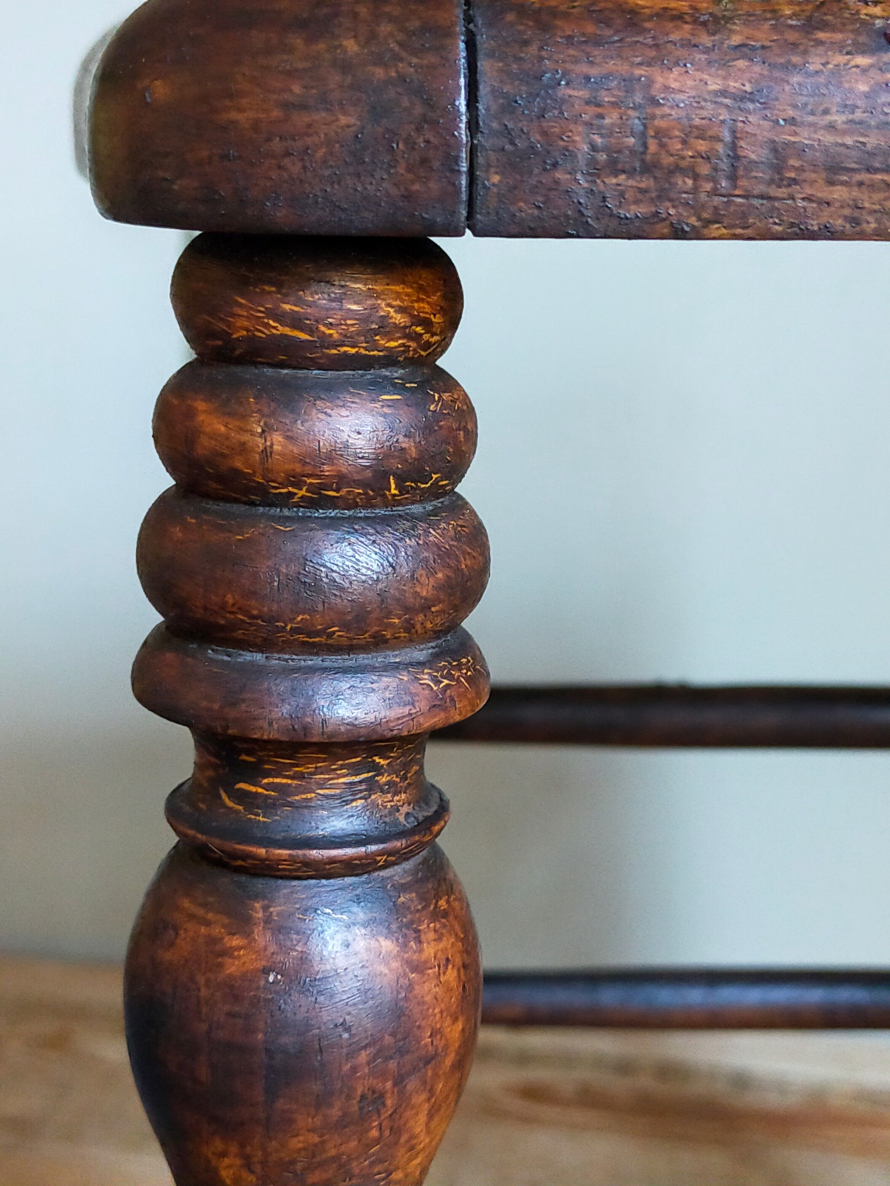 Stool in turned solid wood