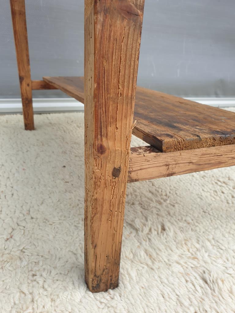 Rimmed table Norman country console in Pine