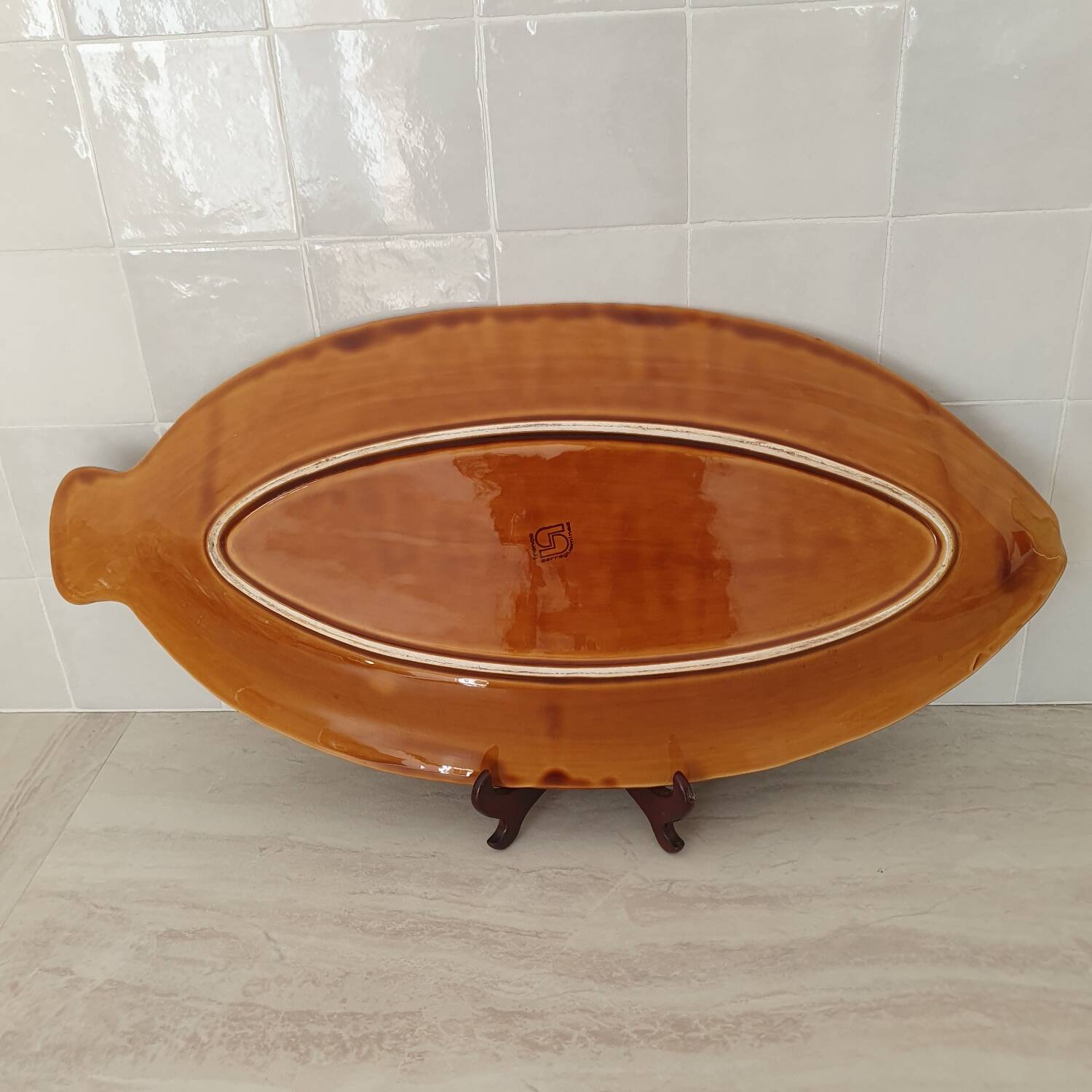 Sarreguemines / Large serving platter and matching fish-shaped sauce boat