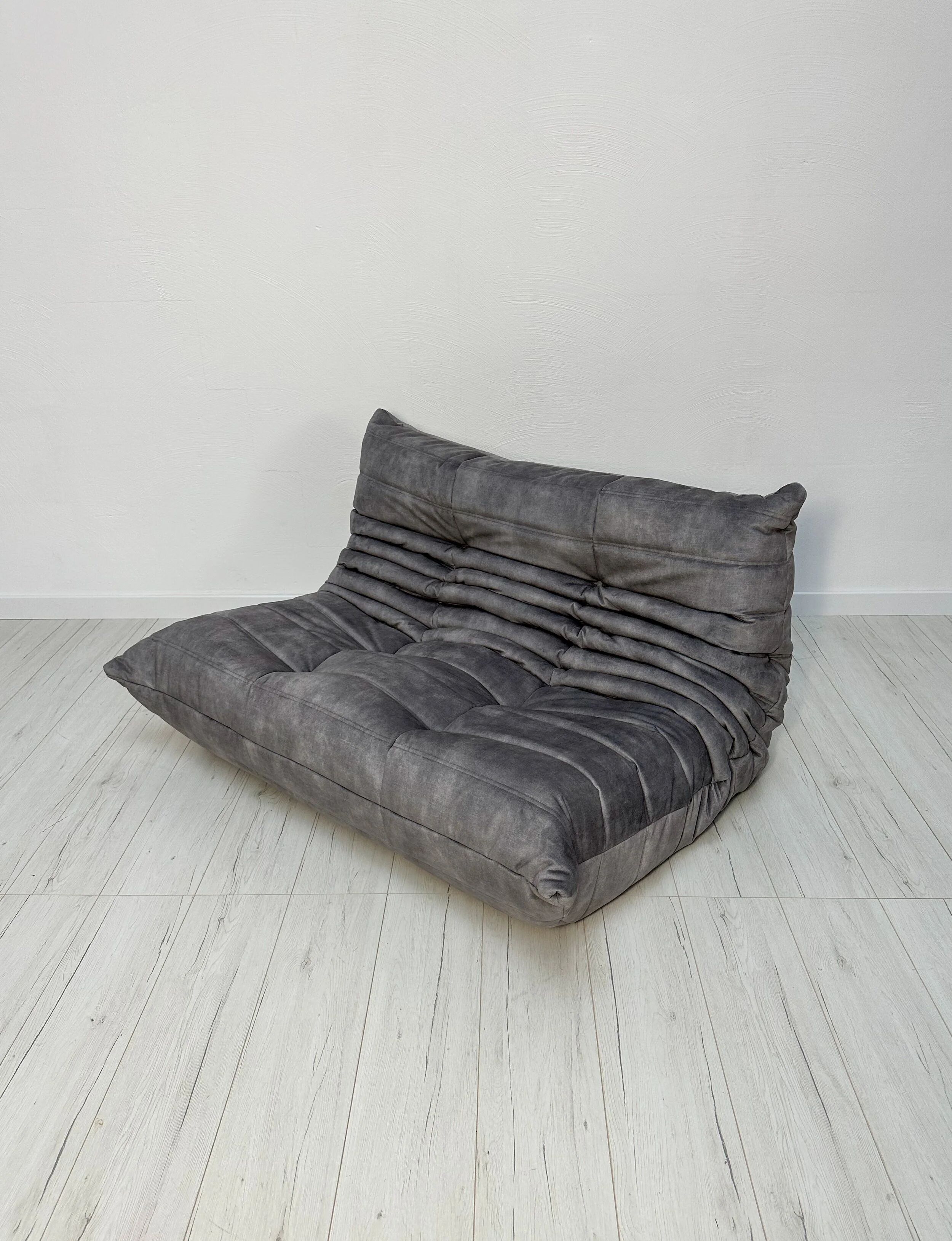 Vintage Original Grey Velvet Togo 2-Seater by Michel Ducaroy - Ligne Roset