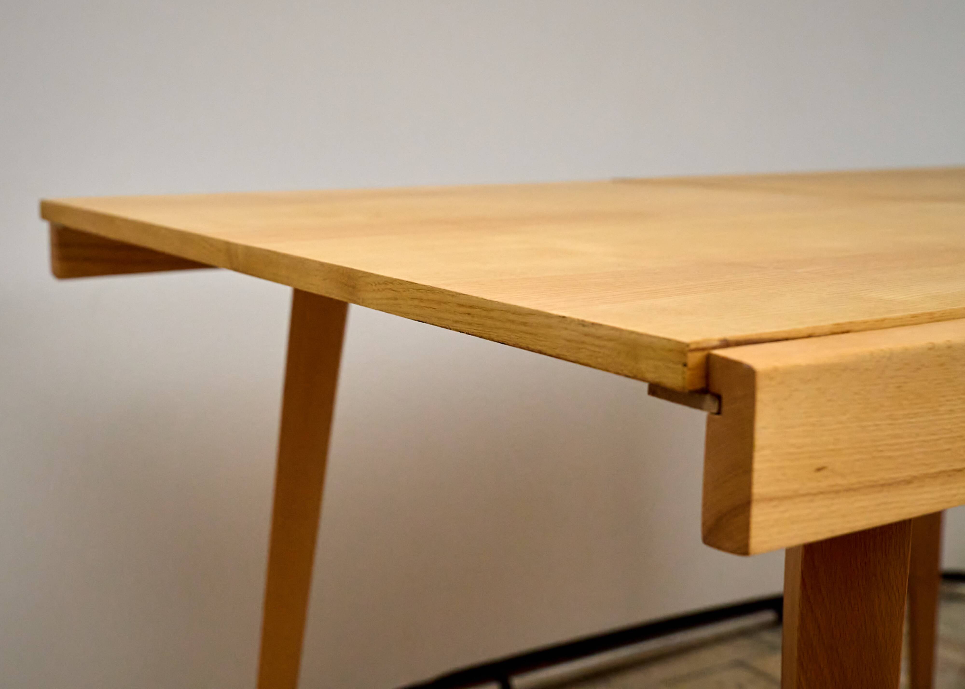 Table à manger extensible en frêne du milieu du siècle