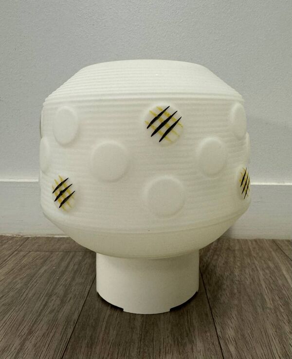 Globe en opaline scandinave, années 60