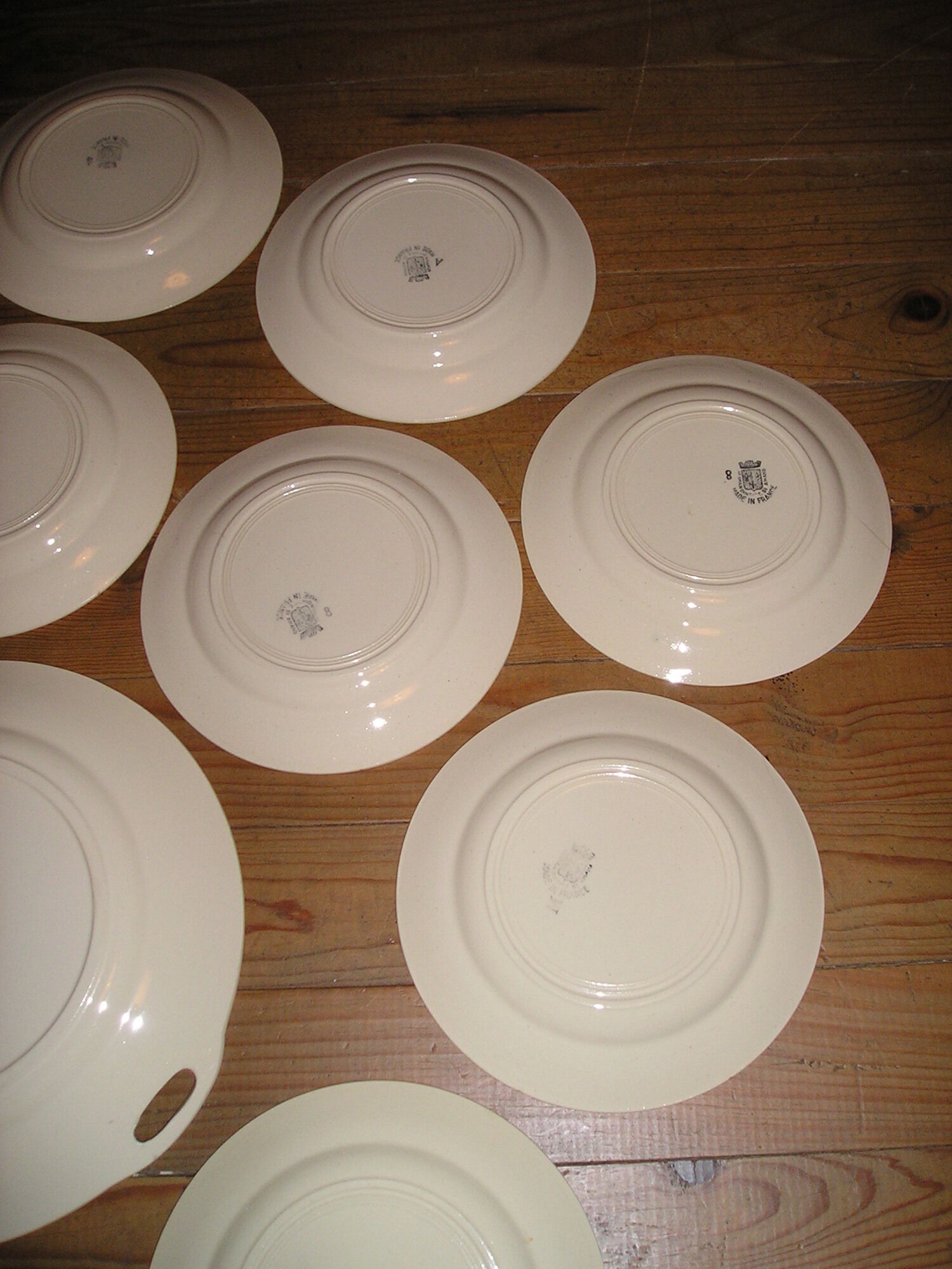 Service of 12 plates and plate with decoration of flowers Amandinoise St Amand