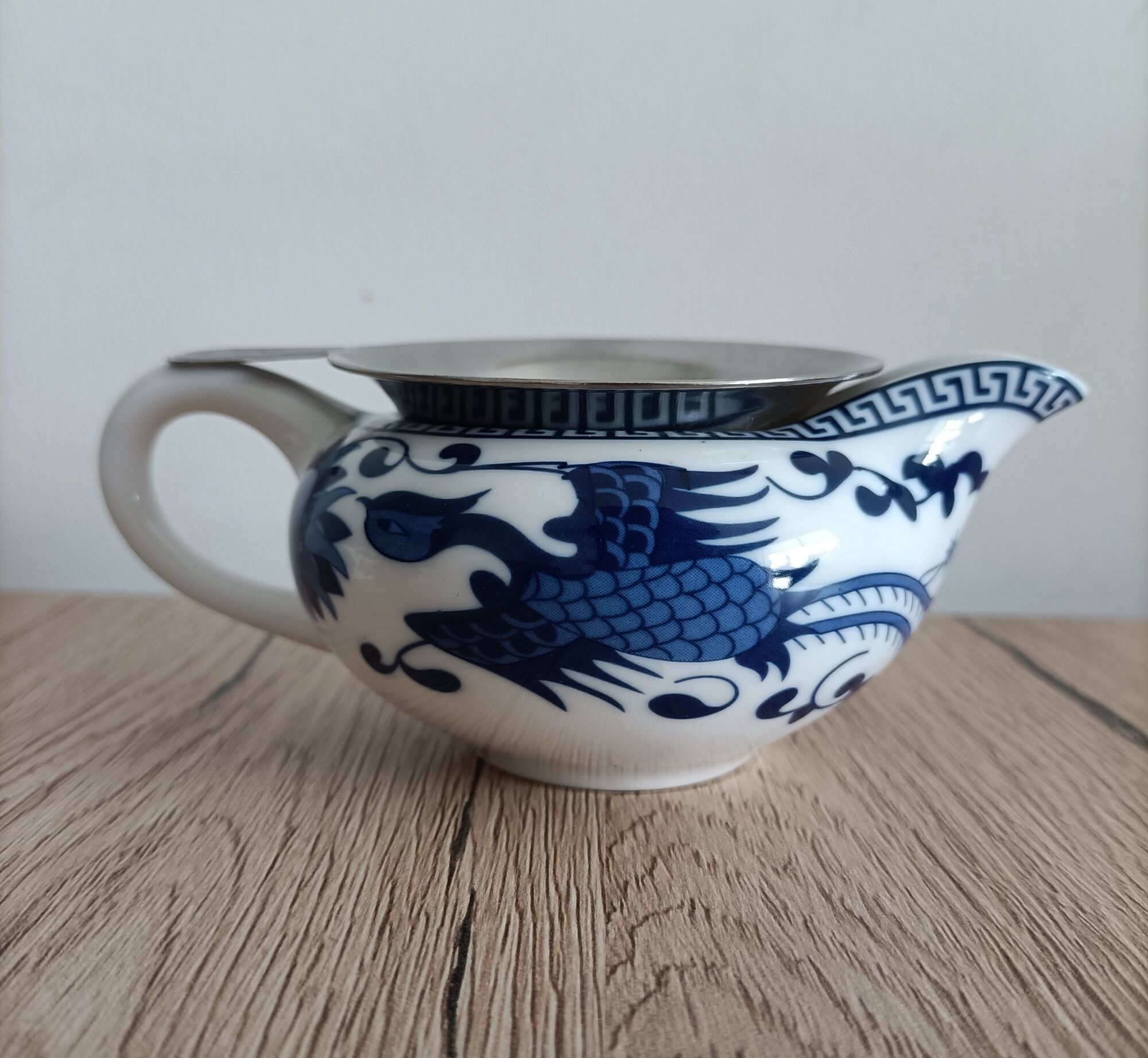 Gaiwan traditional chinese tea set in blue and white porcelain