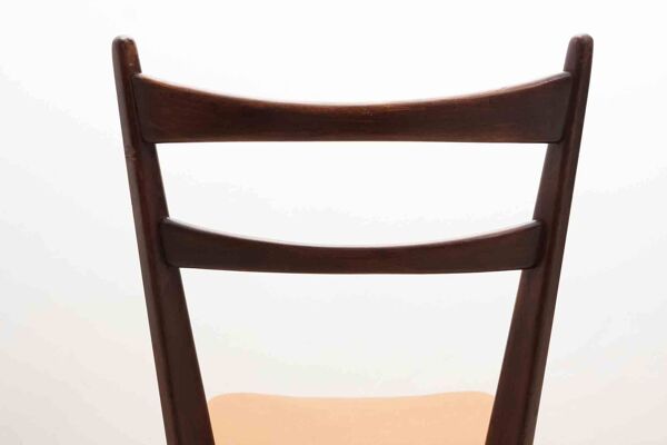 Chaise bistrot en skaï fauve et chêne foncé