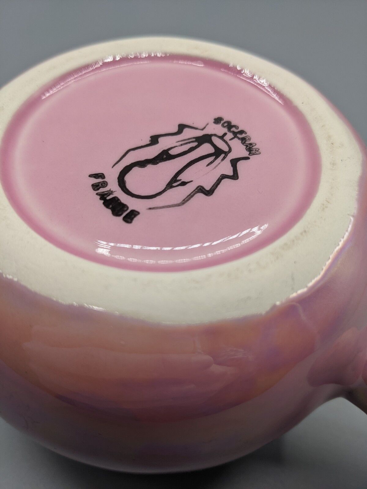 Iridescent pink frying pan, blue flower decoration