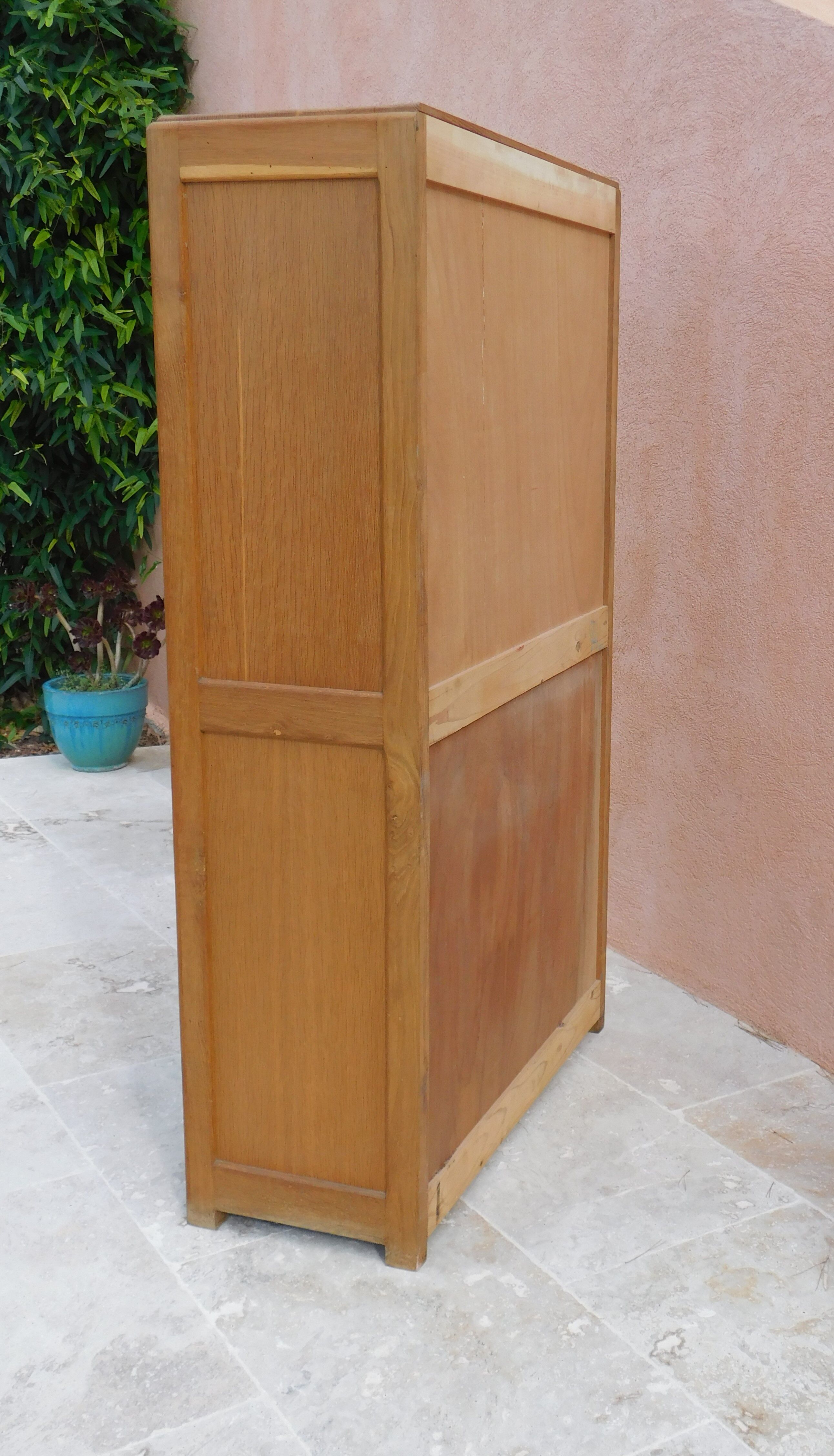 Armoire parisienne